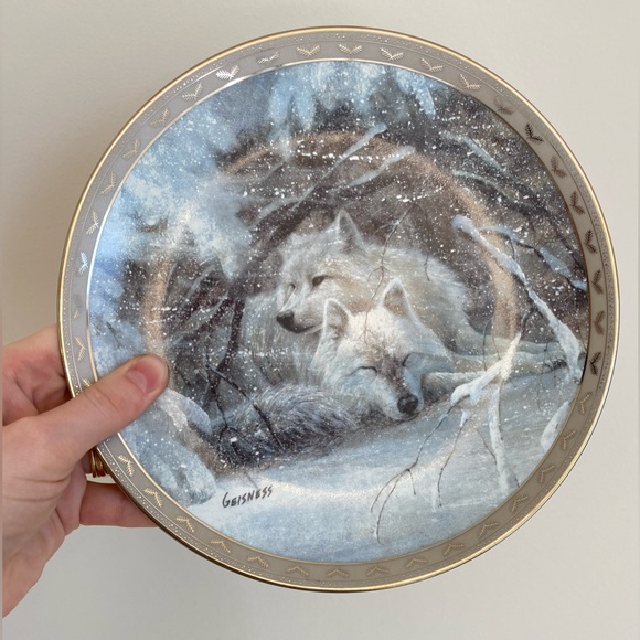 2 Bradford Exchange Wolf Plates - "Eyes in the Mist" & "Winter Lullaby" w/ COA - Picture 8 of 14